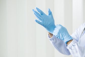 Hygienemanagement in Seniorenheimen: So gelingt ein professioneller Hautschutz