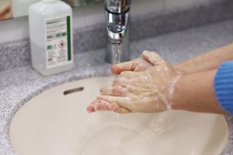 Hygienebedarf: Mit diesen Helfern für den Alltag gelingt das Hygienemanagement im Betrieb